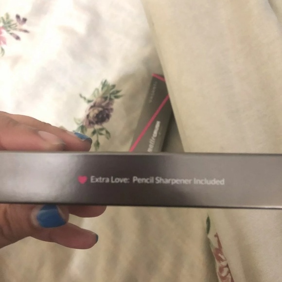 NEW Vasanti long lasting Lip pencil - Picture 3 of 5